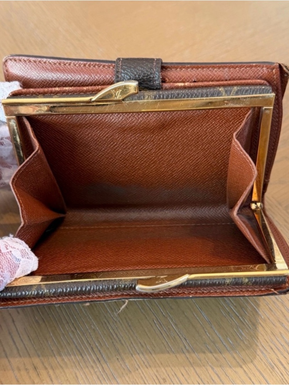 Authentic Louis Vuitton Monogram wallet Black and Gold - Picture 4 of 6